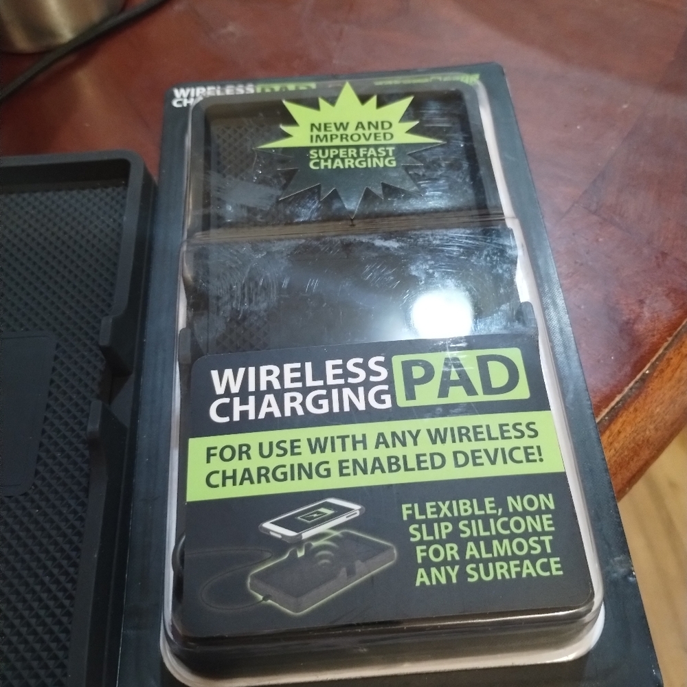 Wireless charging pad - Picture 2 of 2